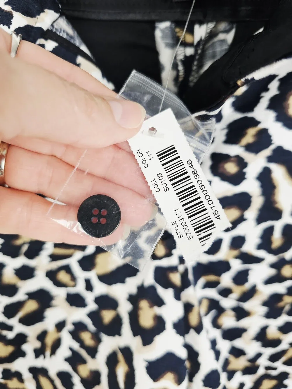 White House Black Market Leopard Print Shorts NWT - Picture 4 of 8